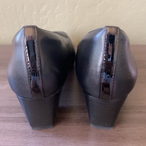 Clark’s Levee Delta Black Leather Cushioned Pump Heel Size 8.5N - Picture 5 of 7